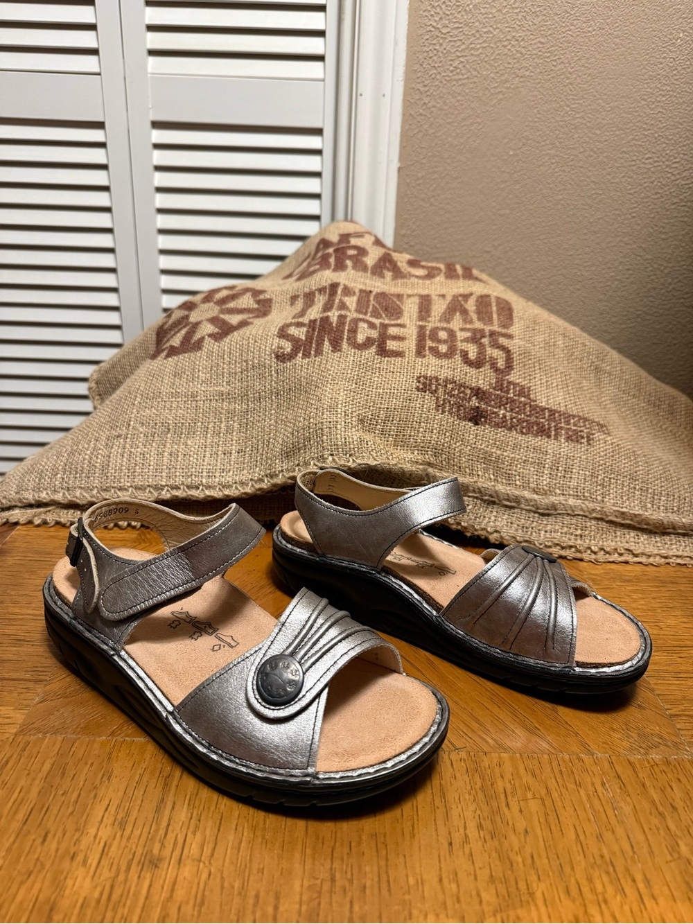 NWOT Finn Comfort Silver Sandals 38 Made in Germany